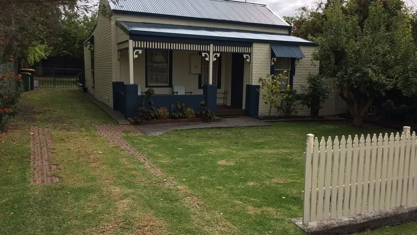 Cosy Inverloch Beach Cottage - Image 1