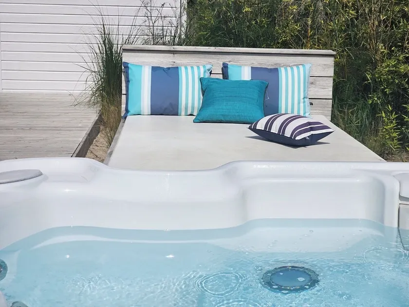 POOL & SPA - 5-Star ⭐️ Architect-Designed Villa at Amiets Beach in Cléder - Image 1
