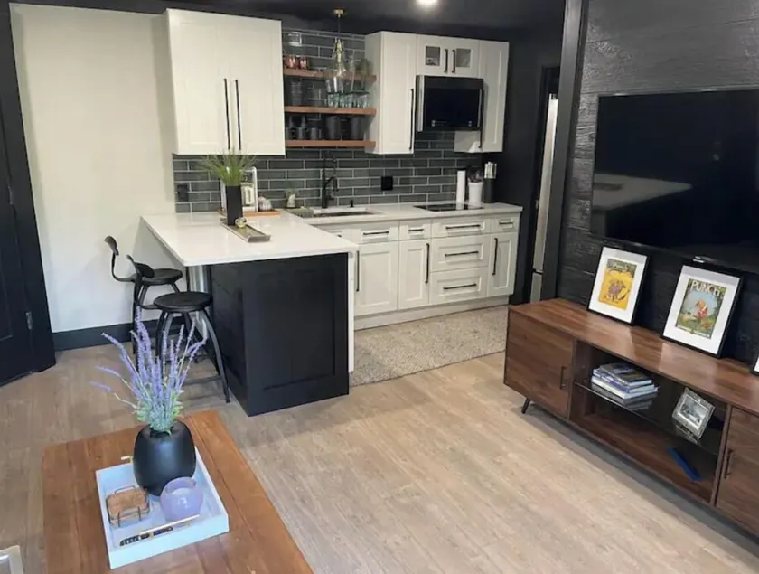 Walker Top Private Quiet Luxury 1 Br. Villa - Image 1