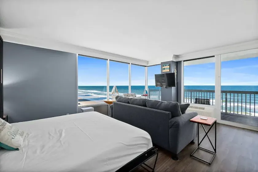 Heated Pools & Hot tub - 8th Floor Beachfront Studio right on Daytona Beach. - Image 1