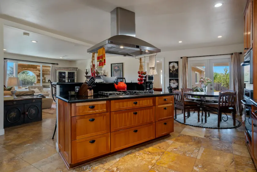 Luxe Home on Boutique Farms with Animals -5 mins from Beach - Image 1
