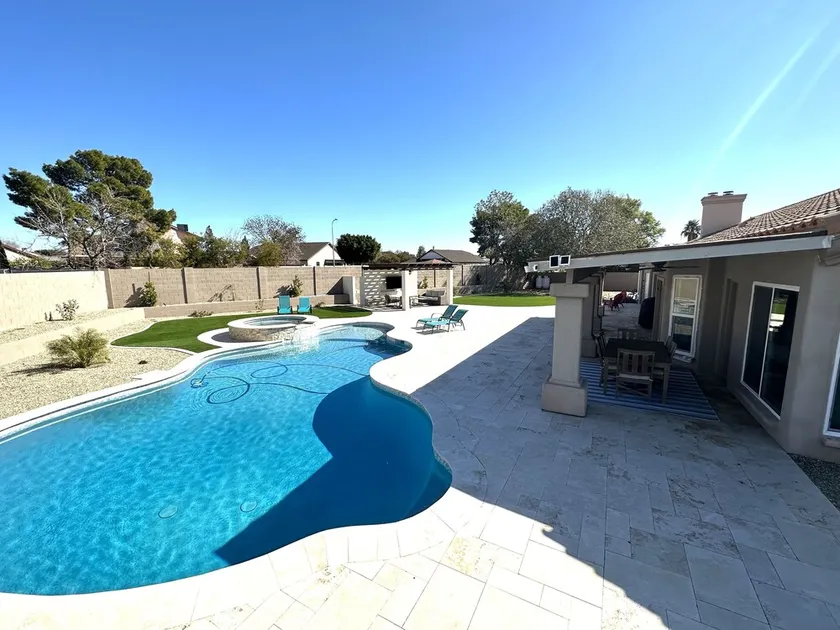 Summer in the Sunshine! Large yard, salt water pool-spa, billiards-ping pong - Image 1