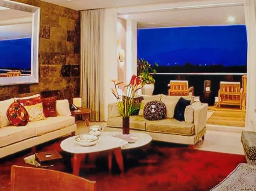 Indulge in the \"Presidential\" Lifestyle! 2 for 1 Golf,  2 for 1 Massage. - Image 1