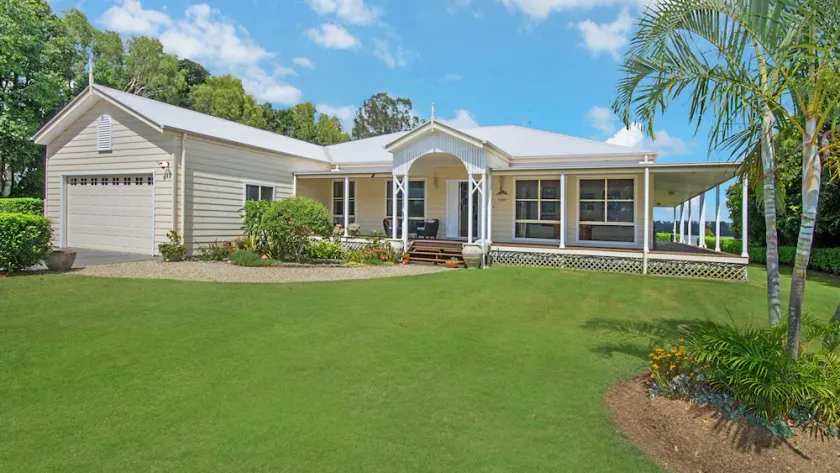 Island Getaway - Riverside Retreat Near Yamba - Holiday Yamba - Image 1