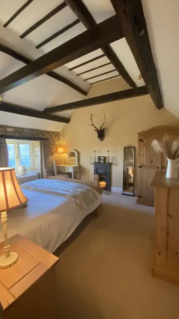 Beautiful peaceful village location,  gorgeous  views across the valley in AONB. - Image 1