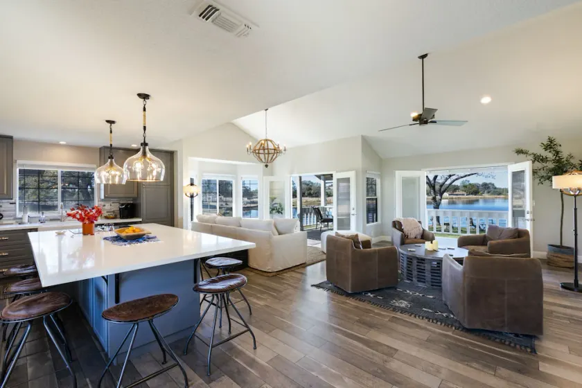 Peaceful Lakehouse on Spectacular Vineyard Estate - Image 1