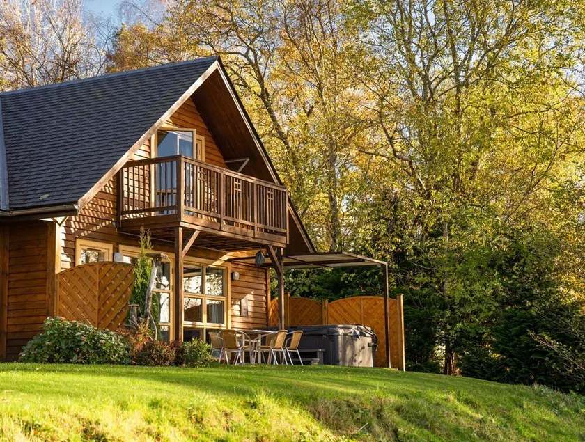 Cawdor  Diamond  Lodge with hot tub and Loch views - Image 1