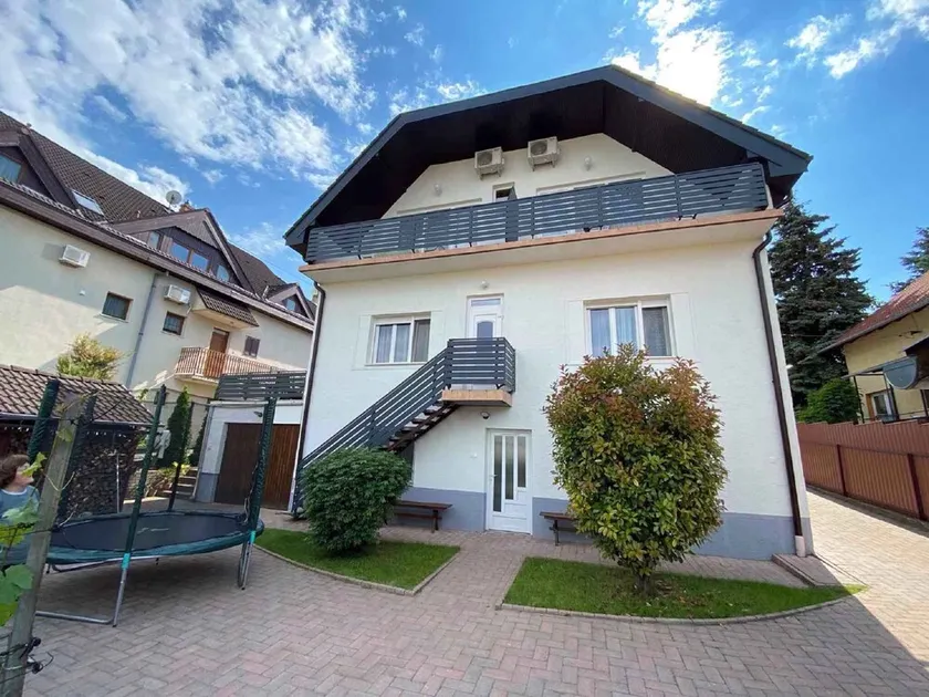 Holiday apartment close to the city center in the green belt with air conditioning - Image 1