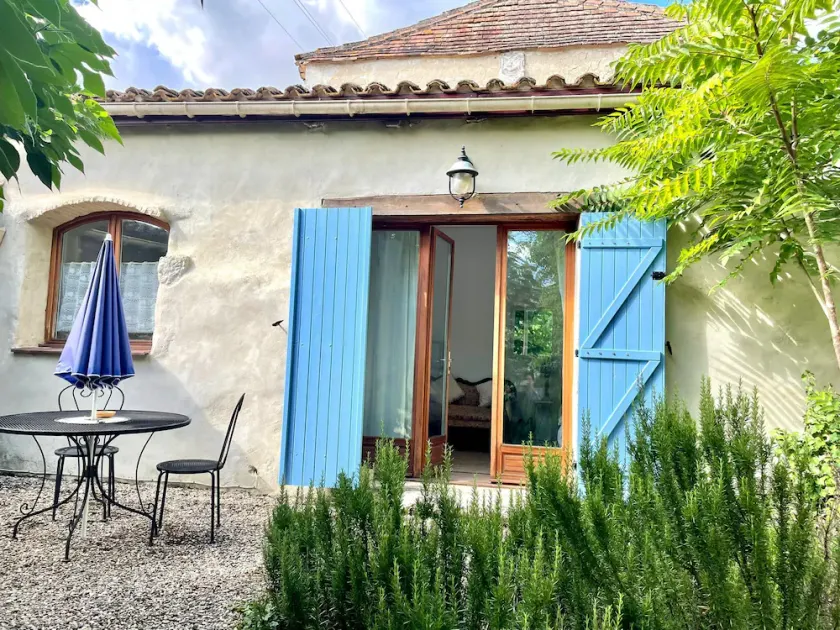 Walnut Gite Sleeps 2 with Terrace - Image 1