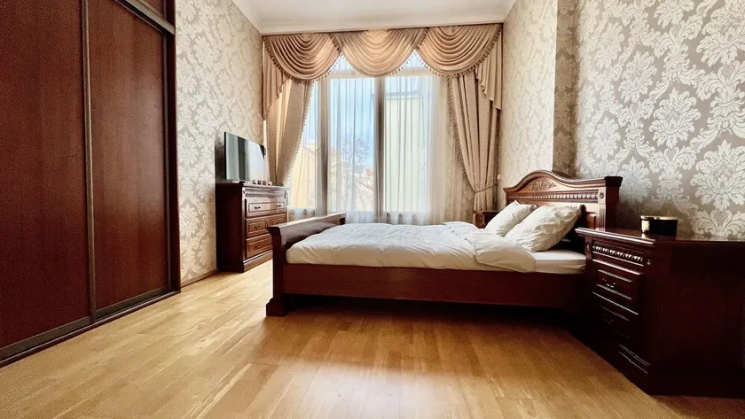 Stylish riverside apartment - Image 1