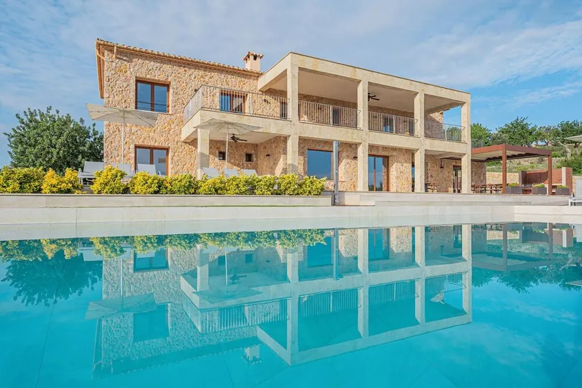 Brand new luxury villa with 7 bedrooms, private pool and stunning sea views - Image 1