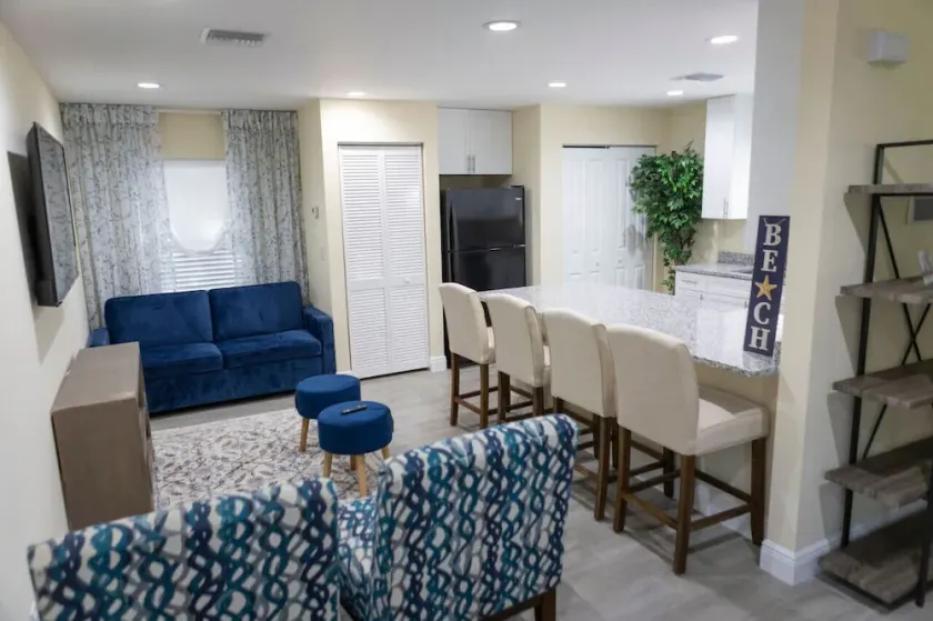 Palm Beach Cottage - Image 1
