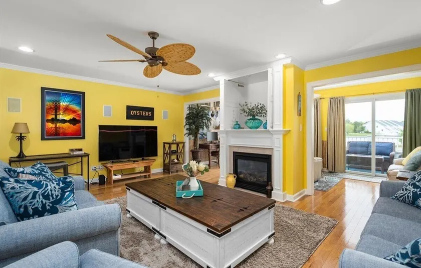 This Beautifully Decorated Townhome Awaits - Image 1