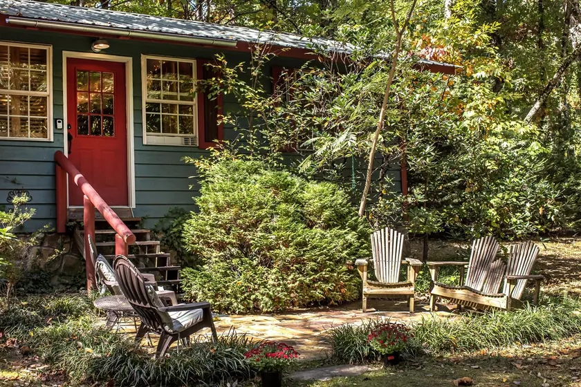 In Town, Yet Wooded - Cozy 2BR Cabin in Mentone - Image 1