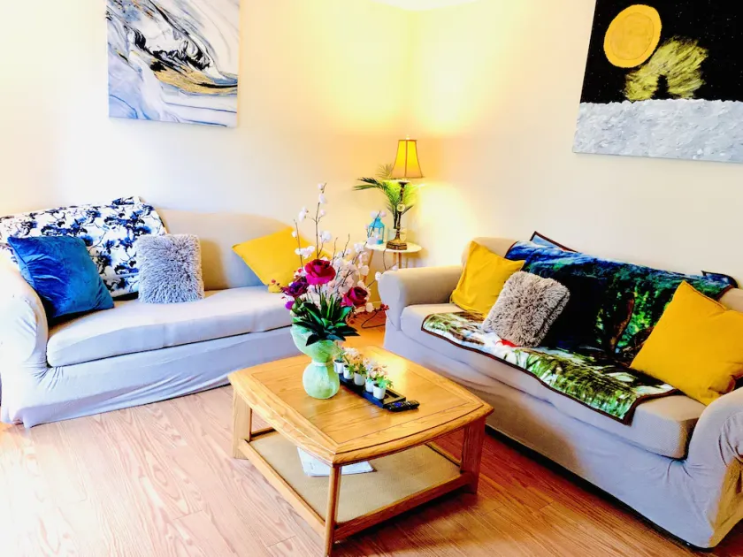 3 bedrooms home - Image 1