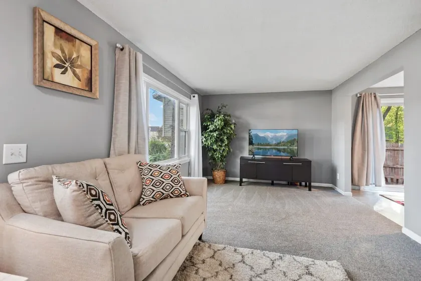 Relaxing Home, Family friendly, close to Malls, 5 miles to DT St. Paul  - Image 1