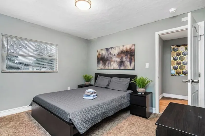 Fully furnished guest house in Clearwater (GH1) - Image 1