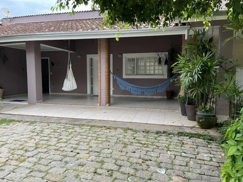 House with barbecue and hifi - Image 1