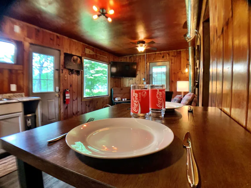 Easton Lake Retreat – Cozy Cottage & Hot Tub - Image 1