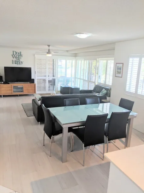 Excellent Position! 64 Edmund Street\nSo close to the Kings beach & Park - Image 1