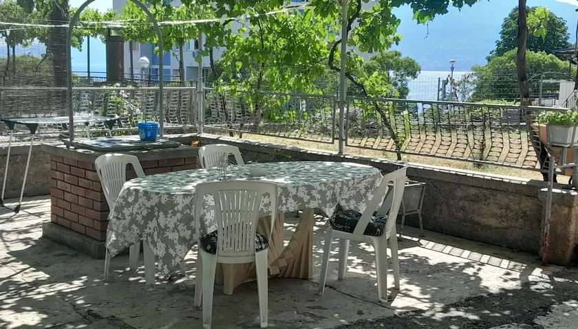 Huge apartment w/ vast garden on a great location - Image 1
