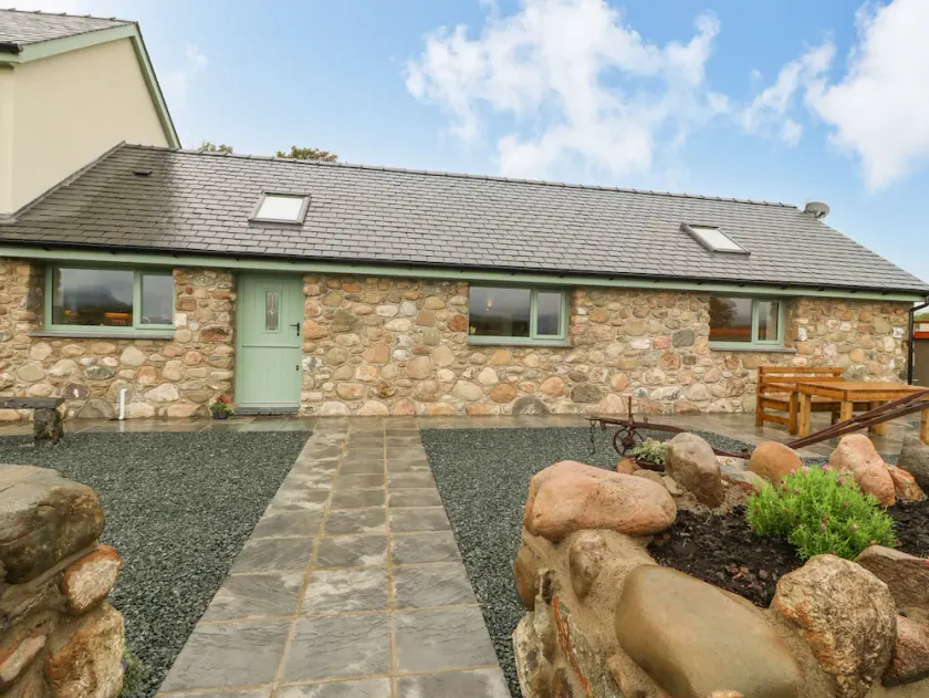 Y FELIN (THE GRANARY), character holiday cottage in Caernarfon - Image 1