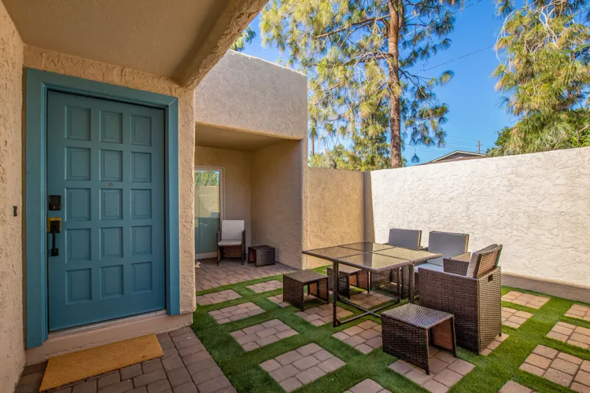 Remodeled! Close to ASU campus and Sloan Park! 1 King 2 Queens - Image 1