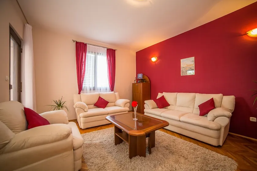 Three bedrooms apartment near Split - Image 1