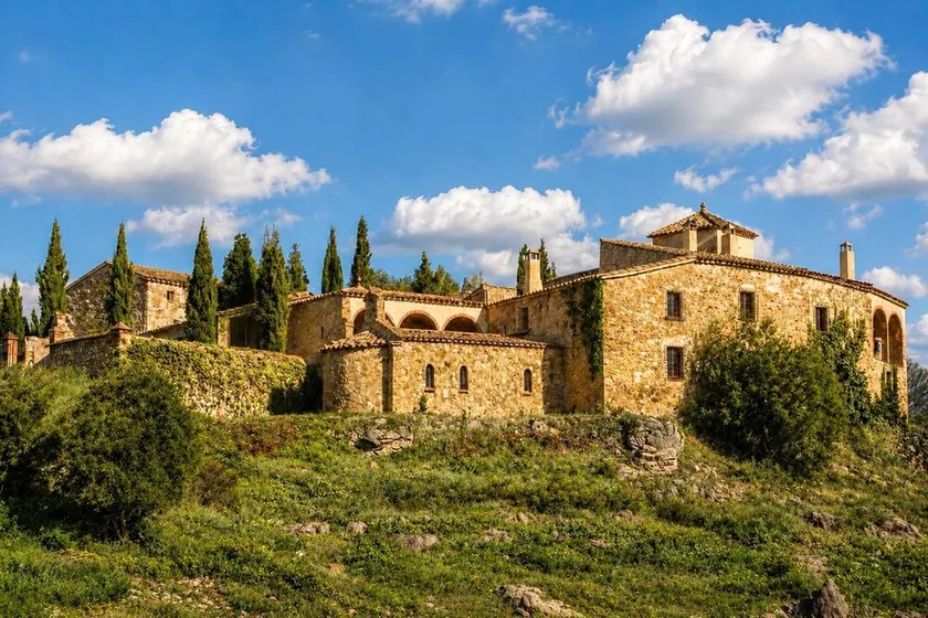 Fortress rental near Barcelona - Image 1