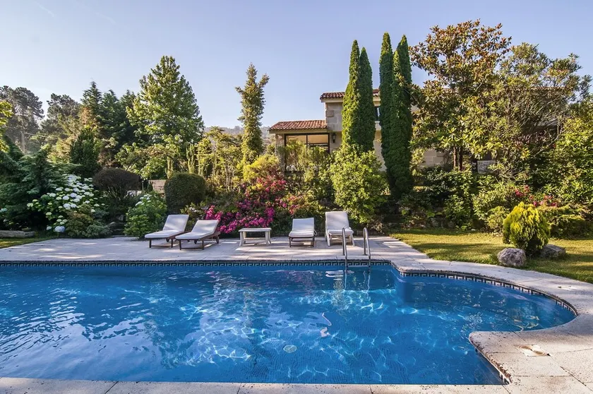 Augusti-erbjudande! Villa med privat pool, stor trädgård och 5 min från stranden - Image 1