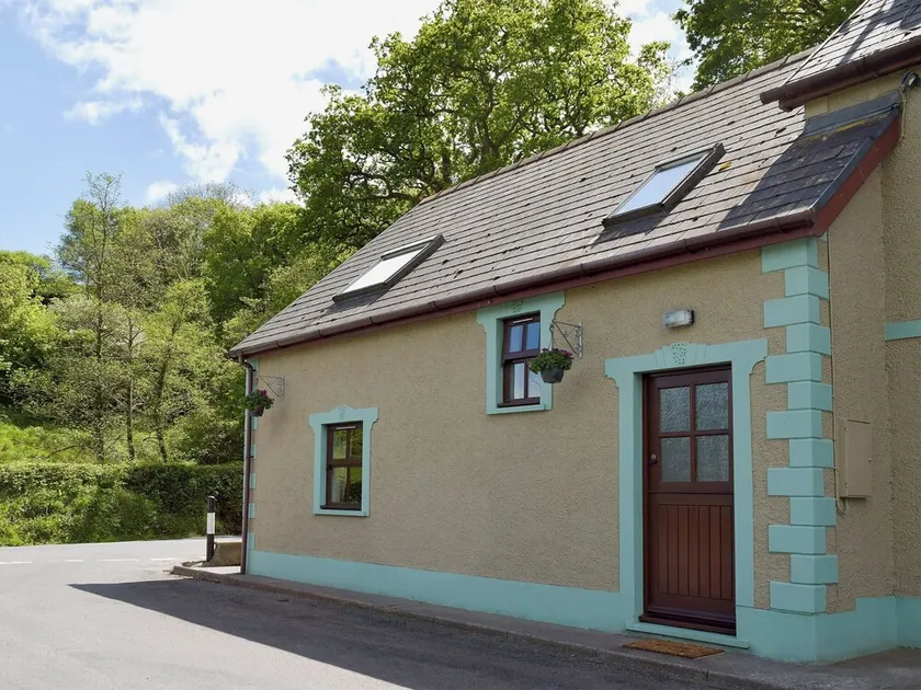 3 bedroom accommodation in Llanddowror, near Laugharne - Image 1