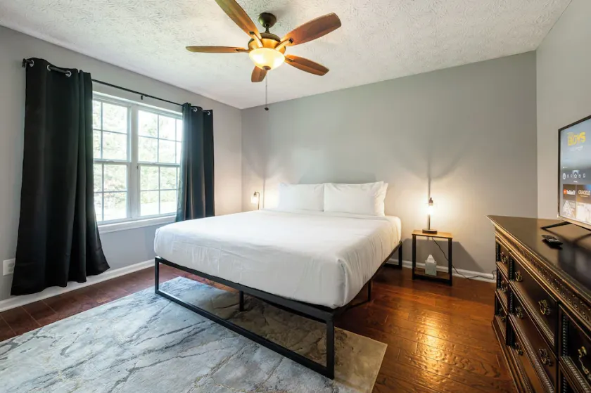 1 Mile to Lakepoint with Fenced BKYD, Pet-Friendly - Image 1