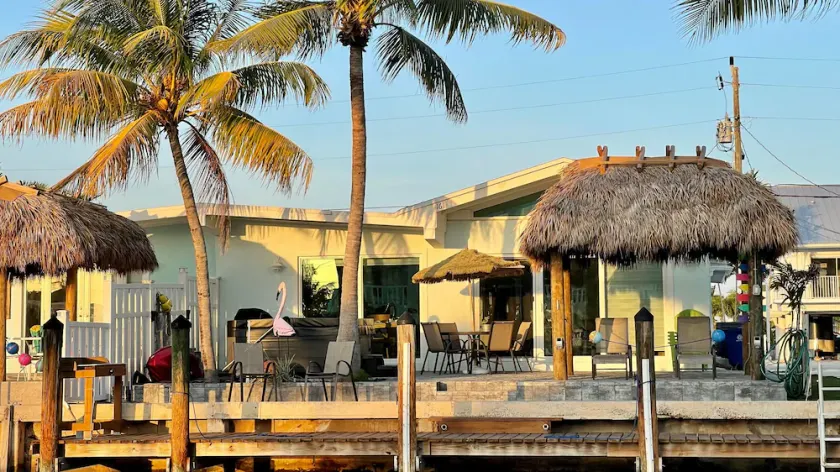 ALL DOCKED OUT~ Key Colony Retreat Sandy beach's and sunsets - Image 1