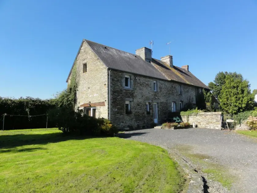 Cozy Stone Farmhouse with Garden, Near Saint-Lô – Sleeps 4, Modern Amenities, Pet-Friendly - Image 1