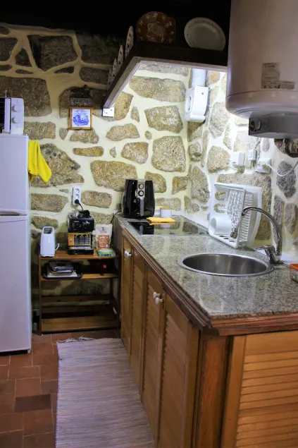 Cottage e il fiume, vicino alla spiaggia, situati nel nord del Portogallo turismo ... - Image 1