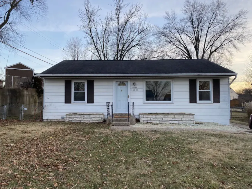 Cozy 2 bedroom + sleeping are close to Grant's Farm trail & 15 min. to downtown - Image 1