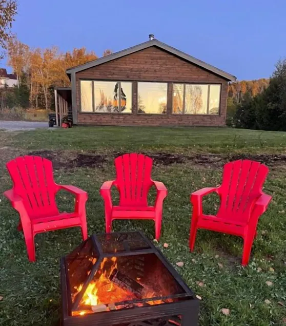 Chalet on the edge of Lac des Commissaires - Image 1