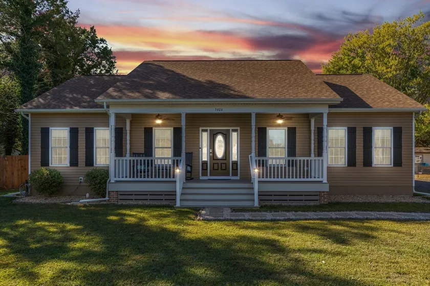 3BD, 2BA Home w/Hot Tub - Image 1