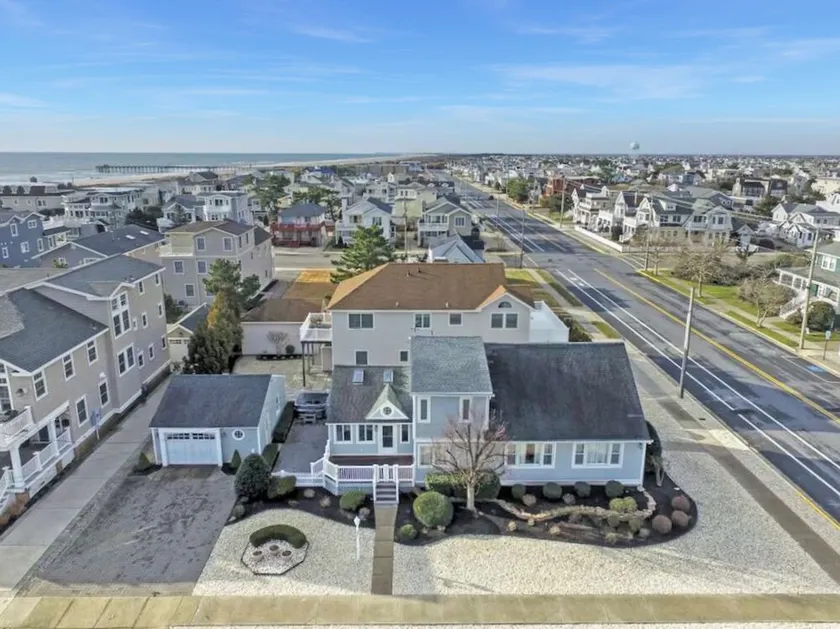 5 bedroom and 4 full bath, BEACHBLOCK expanded cape studio style home is newly available for rent! - Image 1