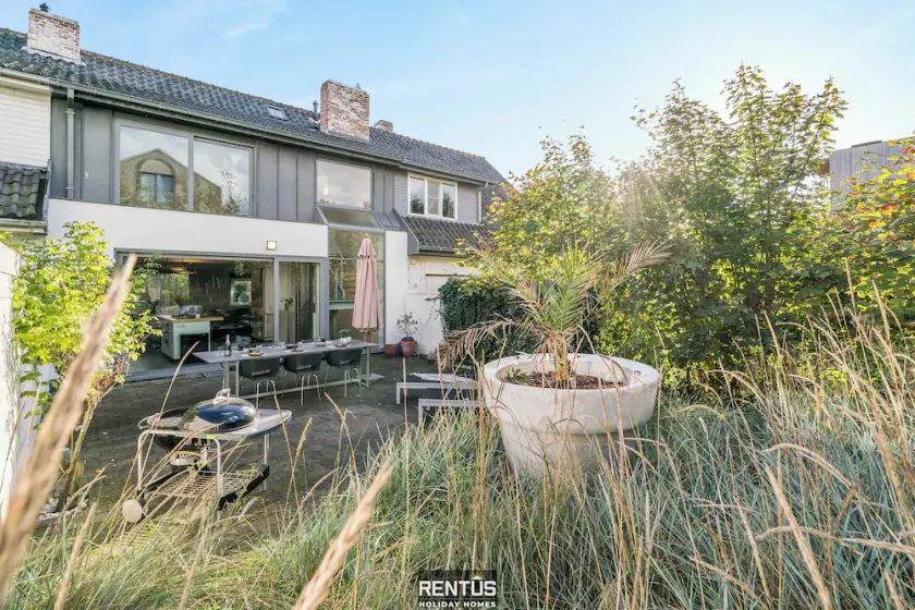 Villa Pippa - house on a short walk from the beach - Image 1