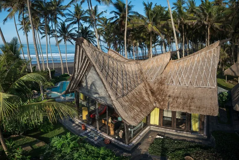 Absolute Beachfront Villa Laut - Image 1