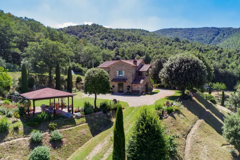Stone villa with private pool and garden, satellite TV, air conditioning and Wi-Fi access. Situated - Image 1