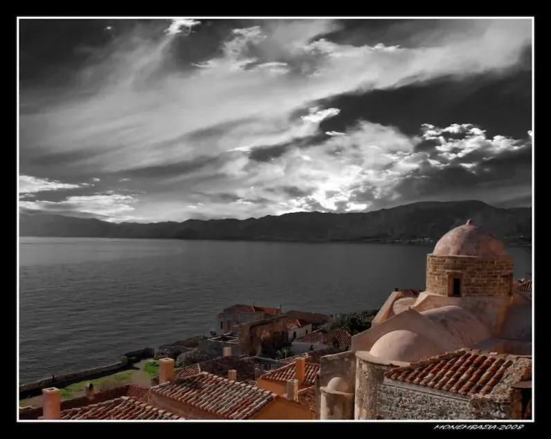 a quiet little Greek village with a  classic cottage 15 minutes from monemvasias - Image 1