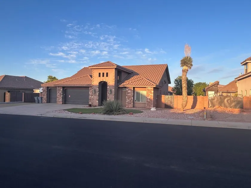 Zion getaway 4 bedroom apt within my home! Private & separate from owners area! - Image 1