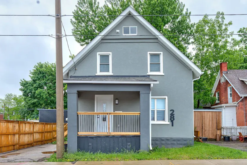 3mins to Downtown Kitchener's TechHub. Cozy 3-bedroom - Image 1