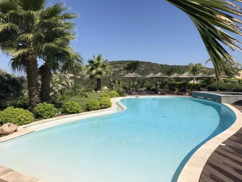 Sandy beach 500m away, air conditioning, swimming pool - Image 1