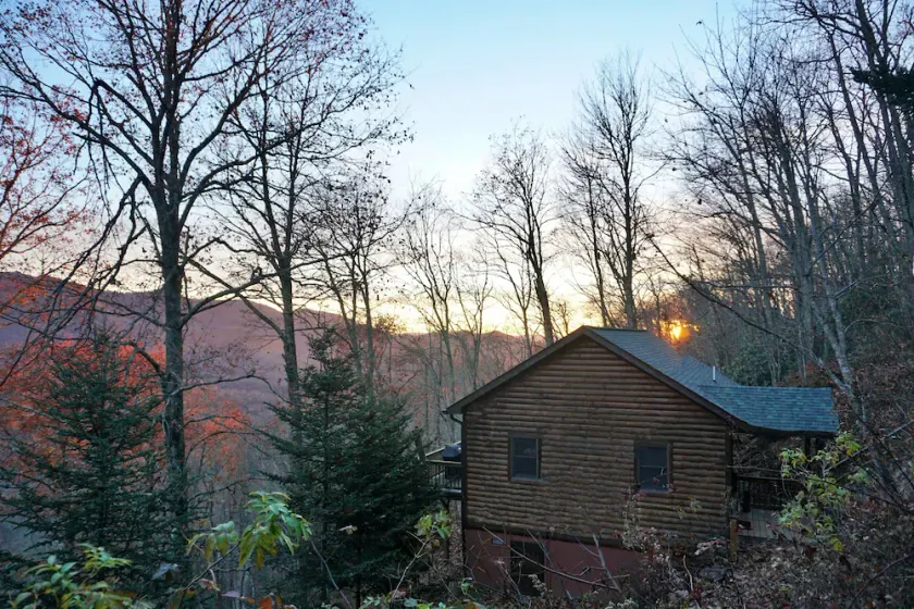 Maggie Valley Cabin w/ Deck & Mtn Views by Blue Ridge Pkwy - Image 1