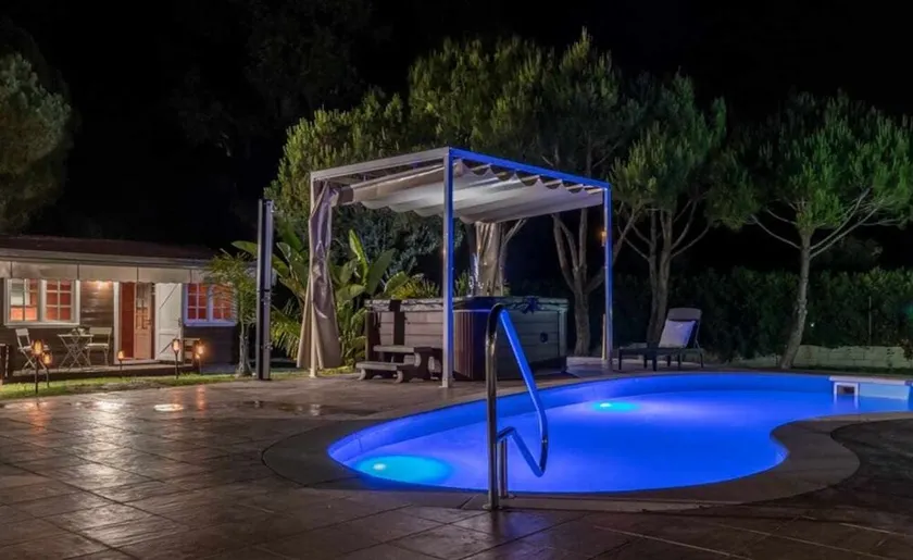 spectacular bungalow garage pool and jacuzzi - Image 1