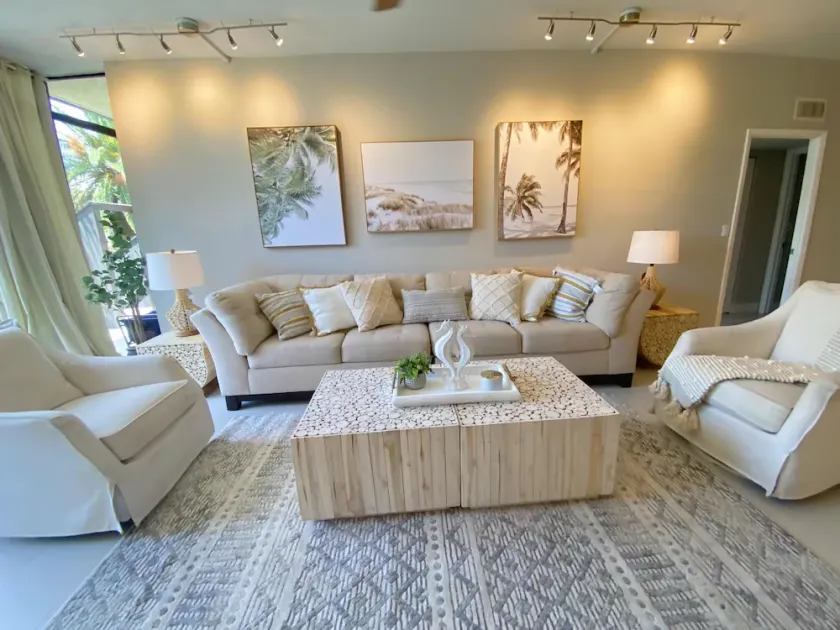Design d'intérieur 2018 avec patio de 550 pieds carrés - Accès direct à la plage privée - Image 1