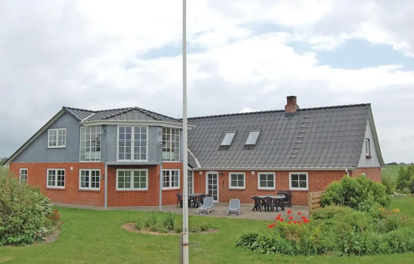 Kæledyrsvenligt hjem i Bredebro med havudsigt - Image 1